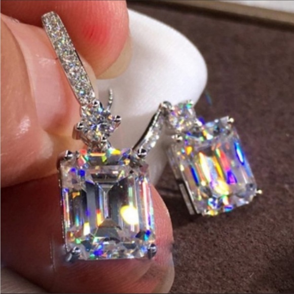 New women’s silver diamond gorgeous earrings - Picture 2 of 2